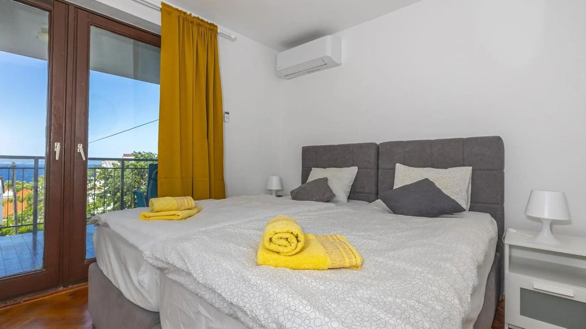 Holiday Home With Swimming Pool And Sea View Klenovica